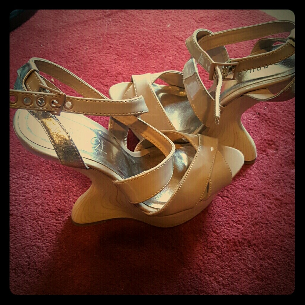Wedged shoe